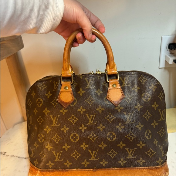 Louis Vuitton Brown Monogram Handbag - Picture 10 of 16